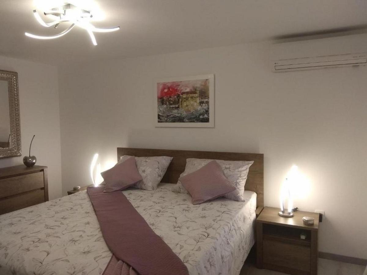 Apartments Lemar - With Parking Bol Exterior photo
